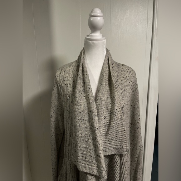 Vineyard Vines cashmere mid length cardigan size M like new smoke free home - Picture 2 of 5